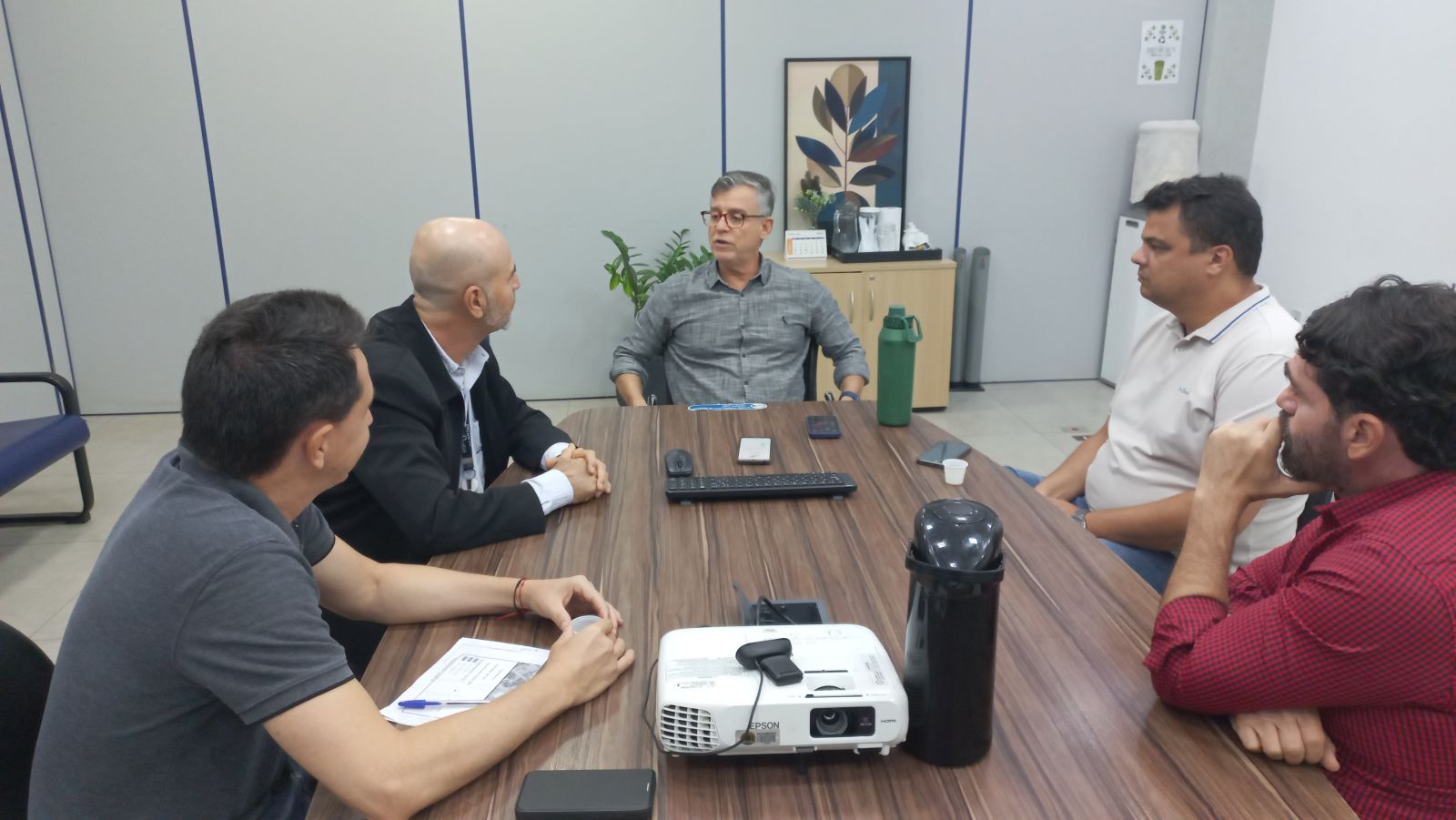 Encontro aconteceu na manhã de segunda-feira (6), na secretaria