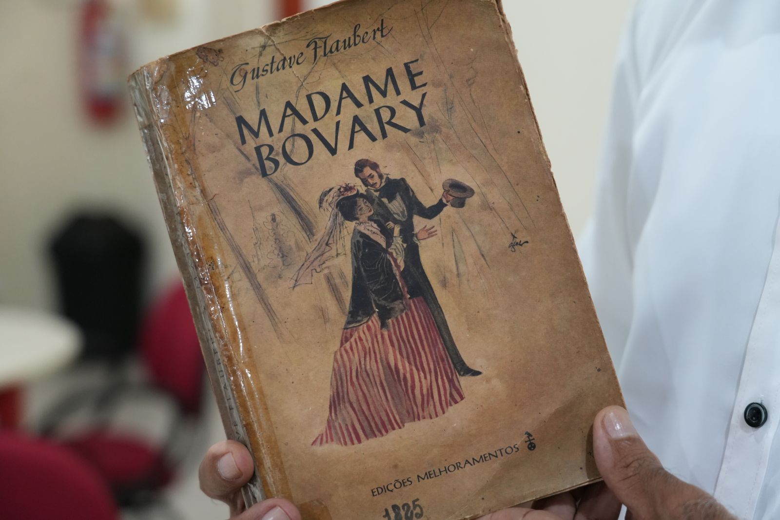 Destaques incluem edições antigas de clássicos e registros históricos